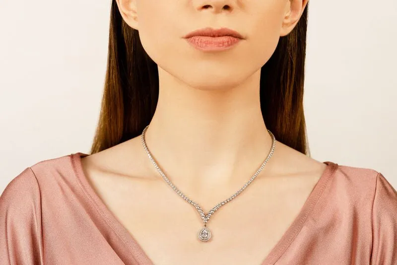 4 Prong Graduated V Diamond Necklace with 8.19 ct.(finished)